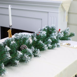 Guirlande de Noël en PVC blanc vert pointu avec pommes de pin et baies rouges, décoration intérieure pour salon - Product Image 3