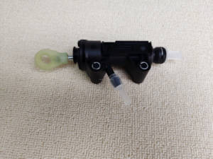 Accessoires d'origine adaptés aux modèles <span class=keywords><strong>BMW</strong></span> F30/F87 M2/F83 M4/<span class=keywords><strong>E46</strong></span>/F30/F23/F36/F32/F20/F80 M3 <span class=keywords><strong>Cylindre</strong></span> maître d'embrayage OEM : 21526773670 - Product Image 1