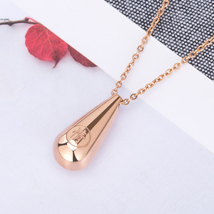 จี้รูปหยดน้ำเคลือบทองคำ 18K สีโรสโกลด์ ดีไซน์สร้างสรรค์จากไทเทเนียมสตีล พร้อมตัวอักษรแทนความรัก สำหรับเป็นของขวัญวันวาเลนไทน์ สร้อยคอสำหรับทุกเพศ - Product Image 1