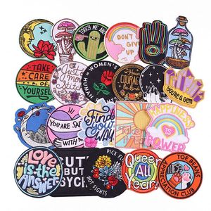 Patchs thermocollants brodés personnalisés de haute qualité pour vêtements, motifs de lettres de dessins animés mignons à faire soi-même - Product Image 1