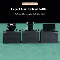 Flacon de parfum de luxe vide personnalisé en usine avec pulvérisateur à pompe 30ml 50ml 100ml, bouteille carrée en verre à fond épais gravé à l'acide avec bouchon en bois