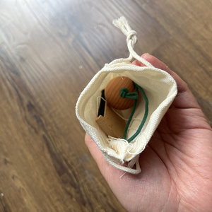 Ensemble de peignes à laine en bois personnalisés avec logo, pour éliminer les bouloches des pulls, avec sac et boules de cèdre - Product Image 4