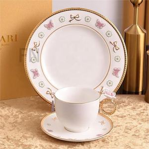 Ensemble de tasses à thé et soucoupes en porcelaine peinte à la main de luxe, tasses à thé en or véritable - Product Image 1