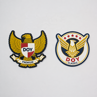 Badges en caoutchouc personnalisés en gros avec logo 3D en relief, patchs souples en PVC et silicone pour vêtements