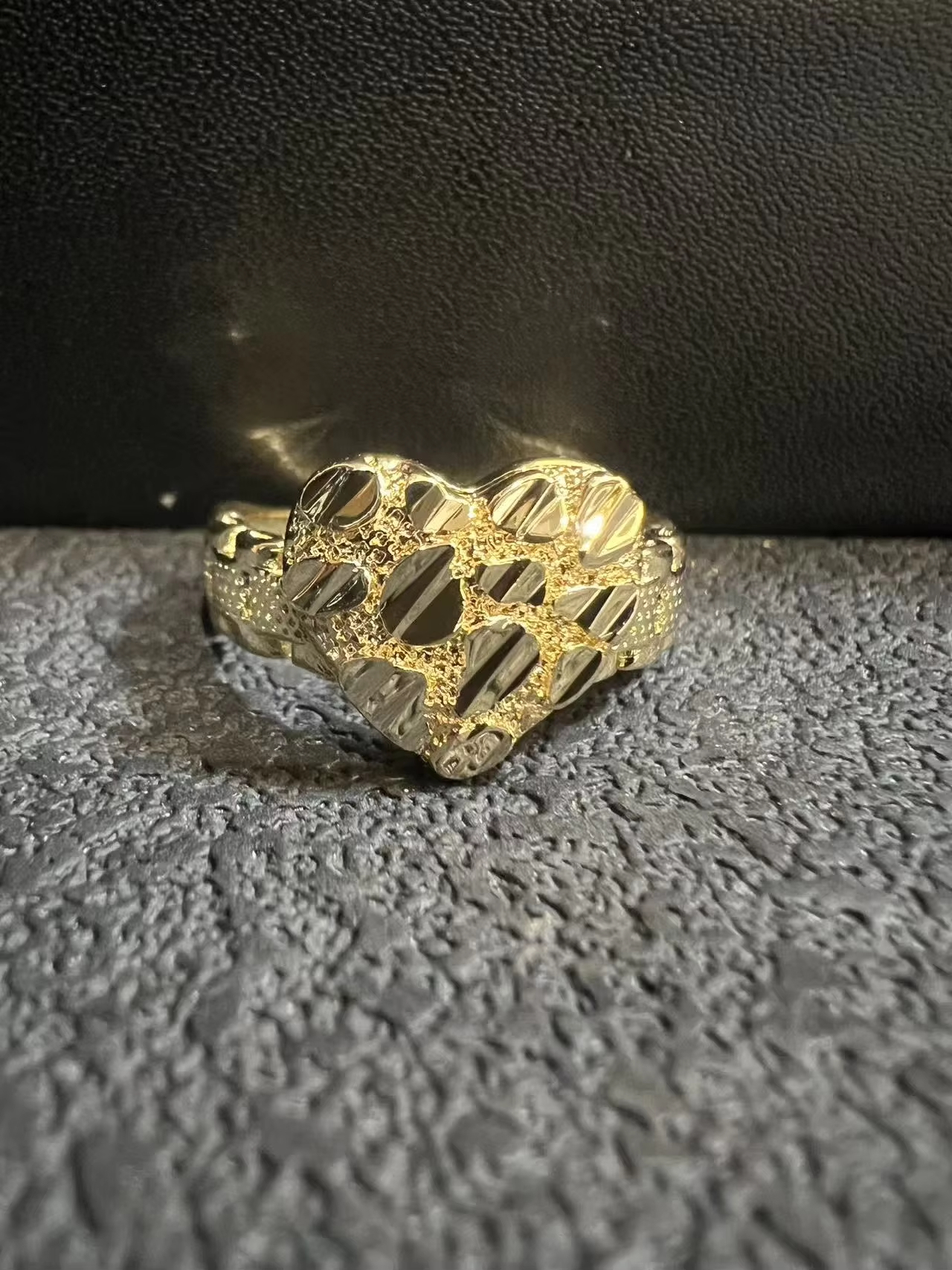 Gold HeartR2