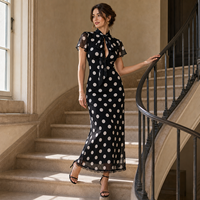 Robe longue noire à pois avec nœud et bordure en dentelle pour la vente en gros
