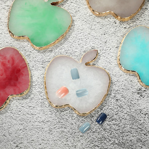 Paleta de colores creativa para pintar uñas DIY, tablero de exhibición con forma de manzana y borde dorado, con soporte de plástico tipo mango para uso estético. - Product Image 5