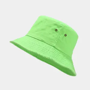 Venta al por mayor de color sólido verano protector solar sombrero para el sol playa de ala ancha gorra de pescador Denim en blanco liso logotipo personalizado mujeres Jean sombrero de cubo