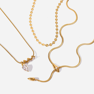 Collar con colgante de serpiente en tono dorado con circonitas, diseño de garra, para uso diario, regalo de joyería para mujer - Product Image 1