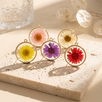 Liontin Resin Bunga Daisy Berlapis Emas, Desain Bunga Kering Asli Unik dan Lucu untuk Perhiasan Anting Kalung