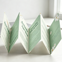 Brochures pliées minimalistes pastel personnalisées pour l'introduction de produits, livrets pour accessoires de boutique de beauté