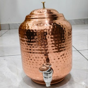 Dispensador de Agua de Cobre Puro Martillado con Grifo Antiderrames |   Tanque de Almacenamiento de Agua Ayurvédico de 8L para una Hidratación Saludable y una Desintoxicación Natural - Product Image 2
