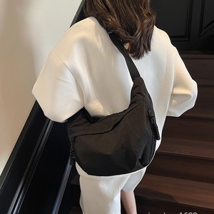 Casual <b>Canvas</b> Crossbody <b>Bag</b> Solid Color Zipper Closure <b>Large</b> Capacity Dumpling <b>Bag</b> For Everyday Outfits Spring 2025 - Product Image 3