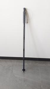 Bâton de marche tactique pliable en aluminium pour le camping, la randonnée et l'escalade. - Product Image 4