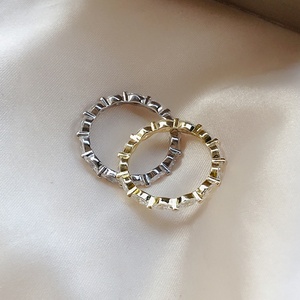 Anillo de Oro de 18K con Moissanita Eternity, Diseño Marquesa, Cobertura Completa, Clásico y Elegante - Product Image 5