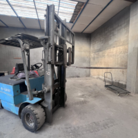 Carrello Elevatore Elettrico Laterale YCMG da 2 Tonnellate, Batteria agli Ioni di Litio da 2000kg per Materiali Lunghi, Tubi in Acciaio, Magazzini con Corridoi Stretti, Certificato CE