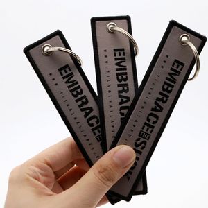 Porte-clés en tissu personnalisé avec logo, citation audacieuse pour les fans de style de vie hardcore et de streetwear - Product Image 4