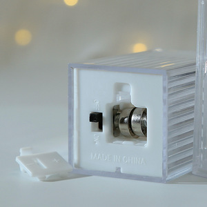 Regalos de Decoración Navideña 2025, Linterna de Viento Portátil, Artesanía, Luz Nocturna LED de Plástico, Regalos de Decoración para Fiestas - Product Image 4