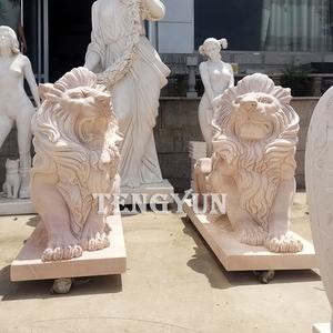Estatua De León de mármol decorativa para puerta exterior de tamaño natural para Leones de mármol rosa para templo a la venta - Product Image 2
