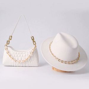 Nouveauté 2023 : Ensemble Chapeau Fedora Blanc et Sac Assorti pour Femme – Vente en Gros - Product Image 1