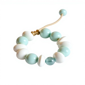 Figurine en résine artisanale, peinte à la main, bijou de déclaration, thème ange, design unique, fabriquée par un artisan, personnalisée, écologique - Product Image 1