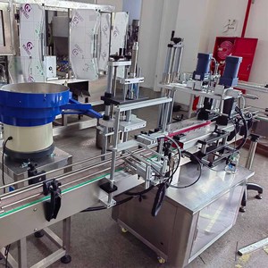 Machine de remplissage automatique de bouteilles à piston pneumatique pour miel, épices, huile, eau, liquide, sauce, pâte, savon, détergent, shampoing, crème, lotion - Product Image 2