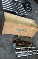 Juego de moldeo por inyección de precisión con manguito de pasador eyector de 65Mn 2,5mm Diámetro interno duradero Piezas de repuesto de tornillo robusto