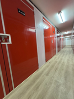 Paredes divisorias modulares de buena calidad, Unidad de autoalmacenamiento prefabricada de acero de diseño moderno, instalación de autoalmacenamiento a la venta