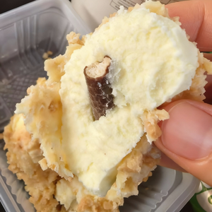 Helado Premium de Pierna de Pollo Exótico con Sabor a Chocolate y Vainilla, Recubrimiento Cremoso y Crujiente de Cereal, Envase de Leche en Bolsa - Product Image 3