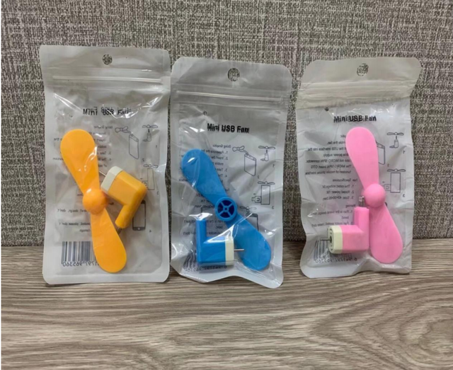 Wholesale Mini No Charge Apple Phone Fan Handheld Portable Silent Small Fan with Strong Wind Power