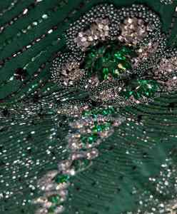 Tela de Encaje con Cuentas de Diseño Intrincado, Patrones Delicados y Textura Rica para Trajes Lehenga - Product Image 1