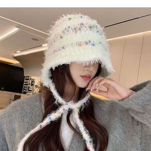 Gorro de punto colorido y esponjoso para mujer, cálido, con protección para las orejas y cordón ajustable para clima frío. - Product Image 3