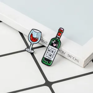 Mini Cute Wine And Glasses coppia Pins Red Bottle cup spille smalto Pin Badge per gli amanti Best Friend Pins