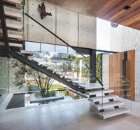 Escalier en acier au design moderne, escalier intérieur avec main courante