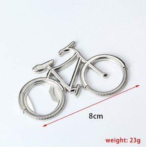Porte-clés personnalisé en métal en forme de vélo, ouvre-bouteille de bière, avec impression de logo, idéal pour cadeau de mariage ou événementiel - Product Image 4
