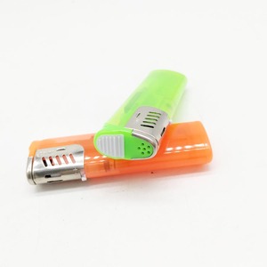 Briquet à gaz coupe-vent classique en plastique DONGYI pour le camping, vente en gros d'usine avec logo personnalisé - Product Image 5