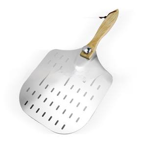 Pelle à <span class=keywords><strong>pizza</strong></span> en aluminium avec manche en bois pour un transfert efficace et sûr de la <span class=keywords><strong>pizza</strong></span> du four à la <span class=keywords><strong>plaque</strong></span> dans les cuisines domestiques ou les restaurants - Product Image 3