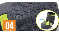 Chaussures pour chiens durables et réfléchissantes respirantes avec logo personnalisé OEM Chaussures imperméables antidérapantes pour animaux de compagnie Bottes souples de luxe confortables pour l'extérieur