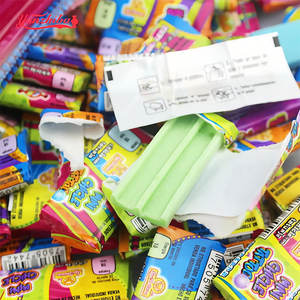 Usine en vrac en gros bocal personnalisé emballé fruité 70mm <span class=keywords><strong>bubble</strong></span> gums bonbons à mâcher avec autocollant de tatouage - Product Image 4