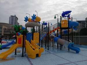 商業用グレードキッズウォータースライドメーカー屋外スプラッシュパッド遊具耐久性のあるスイミングプール用おもちゃ遊園地 - Product Image 5