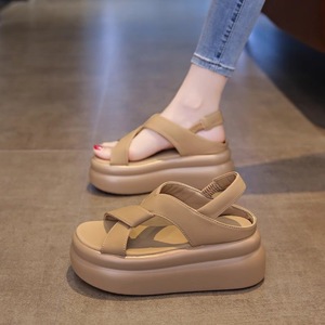 Zapatos casuales de verano para mujer, nuevo estilo 2025, con diseño de alta gama y a la moda, combinados con una falda, deportivos de suela gruesa - Product Image 2