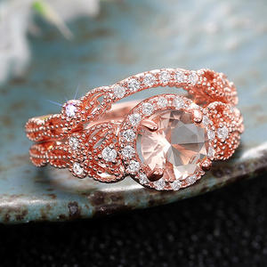 T0142 Anello di Fidanzamento da Donna in Oro Rosa, Design Floreale con Cristalli e Strass, Taglio Brillante Rotondo, Gioielleria Fine - Product Image 2