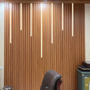 ألواح حائط مضلعة من مادة WPC و PVC بمظهر خشبي للديكور الداخلي مع شريط إضاءة LED للفنادق والترفيه ولوح WPC للزينة - Product Image 1