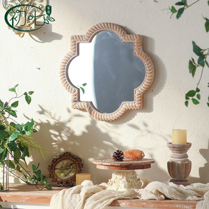 Espejo de Pared con Marco Blanco, Estilo Rústico, Espejo de Maquillaje para Baño - Product Image 1