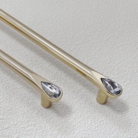 Poignée de meuble en alliage de zinc luxueuse en forme de diamant, accessoires de quincaillerie de cuisine pour hôtels et centres commerciaux de luxe