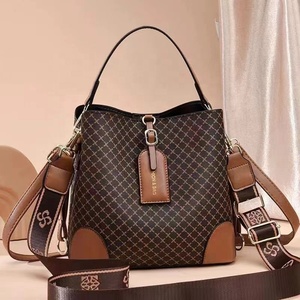 Sac seau <span class=keywords><strong>à</strong></span> carreaux pour femme avec grande capacité, fermeture éclair, poches pour téléphone et cartes d'identité, doublure en polyester pour tenues de tous les jours - Product Image 4