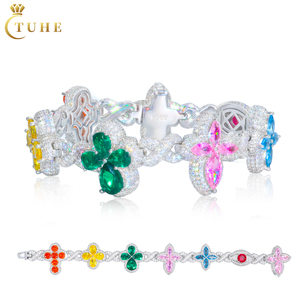 Bracciale di Tendenza a Catena Cubana da 22 mm in Argento Sterling 925 con Quadrifoglio, Infinito, Malocchio e Croce in Diamante Moissanite VVS e Zirconia Cubica Colorata - Product Image 1