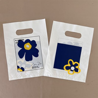 Sacs en T-shirt en PE HDPE durables, découpés à la forme, avec poignée longue, pour chaussettes, chaussures, fourrure, utilisation personnalisée avec logo, emballage de qualité pour les achats