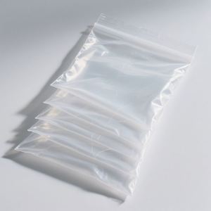 Vente en gros de sacs à gousset latéraux avec poignée découpée estampage à chaud en PE avec logo imprimé personnalisé pour l'emballage de marchandises au détail - Product Image 1