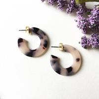 Boucles d'oreilles créoles en écaille de tortue noire et blanche personnalisées en gros, boucles d'oreilles en forme de C en acétate, légères et compactes pour un usage quotidien